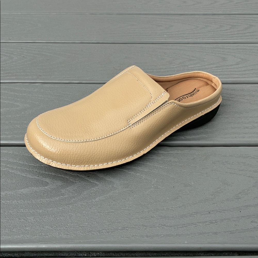 Mushrooms Leather Slip on Mules Tan Size 8W NWOT